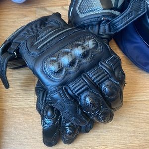 Women’s riding gloves.  Like new!